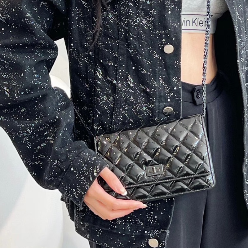 Chanel • 22a 2.55 So Black 漆皮Woc 鏈條包-1