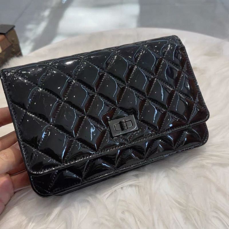 Chanel • 22a 2.55 So Black 漆皮Woc 鏈條包-4