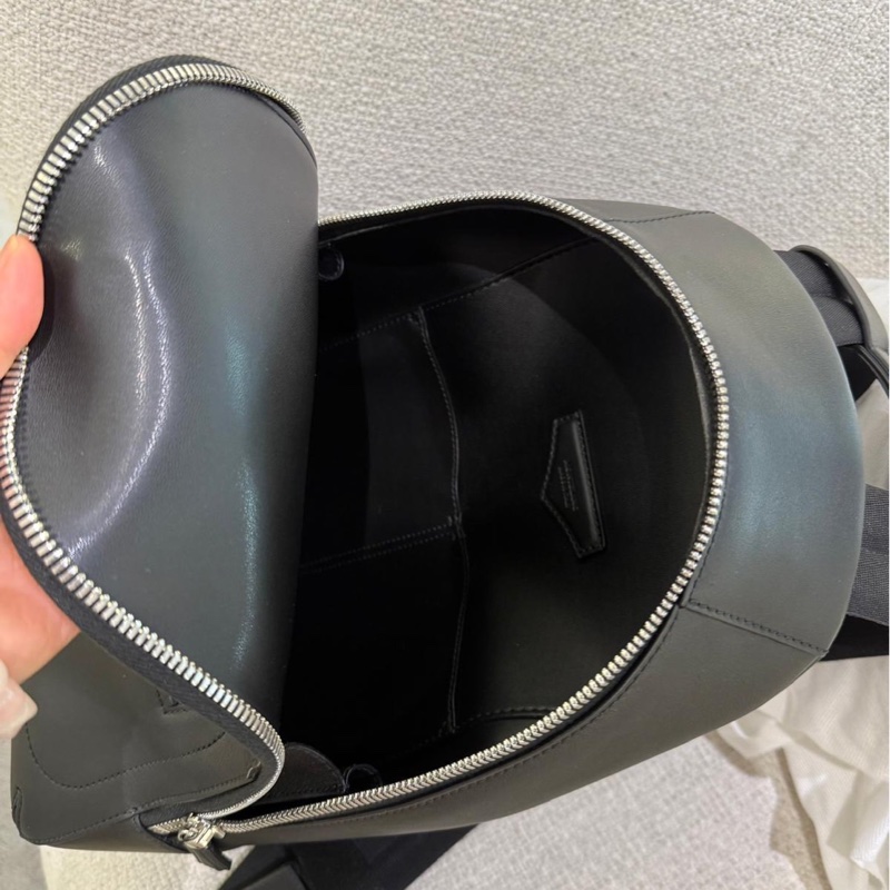 全新 Mont Blanc 萬寶龍  黑色牛皮經典款後背包 尺寸：25*33*10cm-1