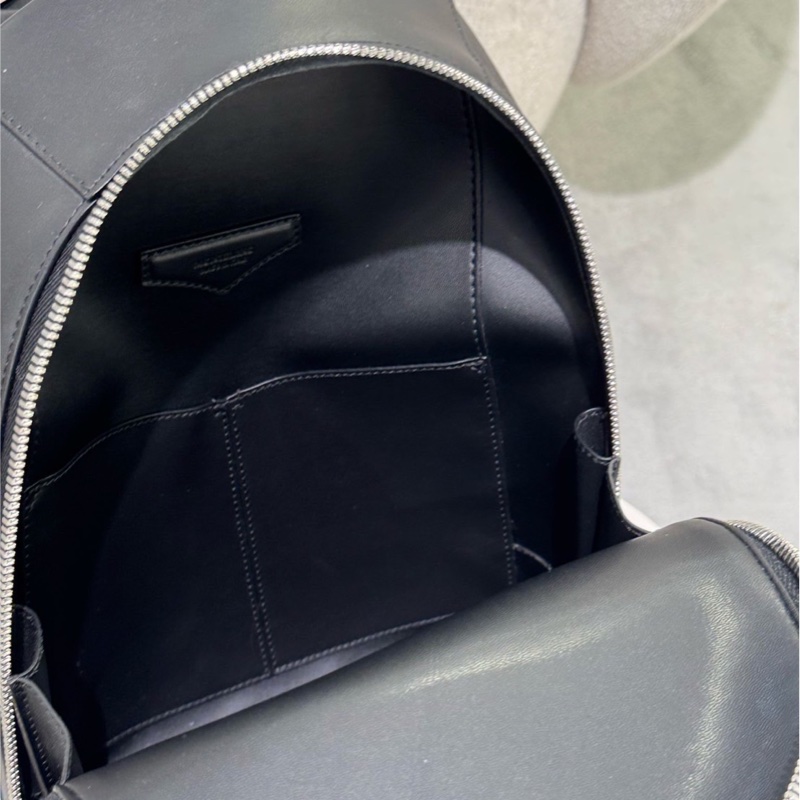 全新 Mont Blanc 萬寶龍  黑色牛皮經典款後背包 尺寸：25*33*10cm-4