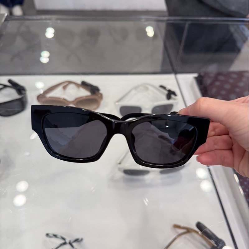 全新 Celine 墨鏡🕶️ 墨鏡之外還配一個小側背包 堪比買一送一-1