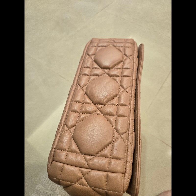 Dior Caro乾燥玫瑰粉高雅小羊皮肩背包-15