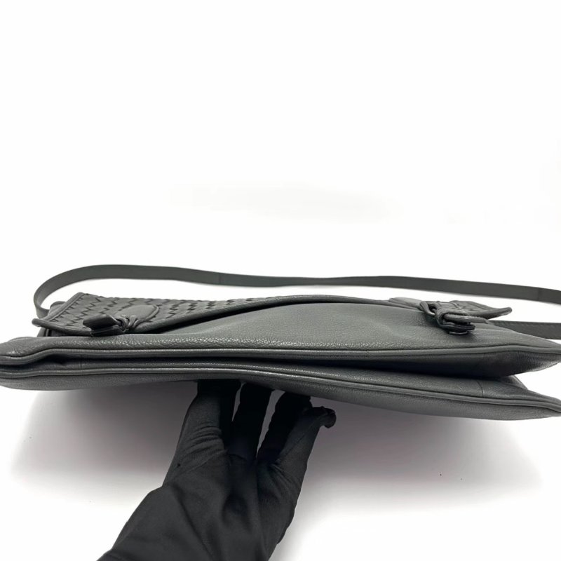 BV灰色編織郵差包 35*23*2 98新配件塵袋-2