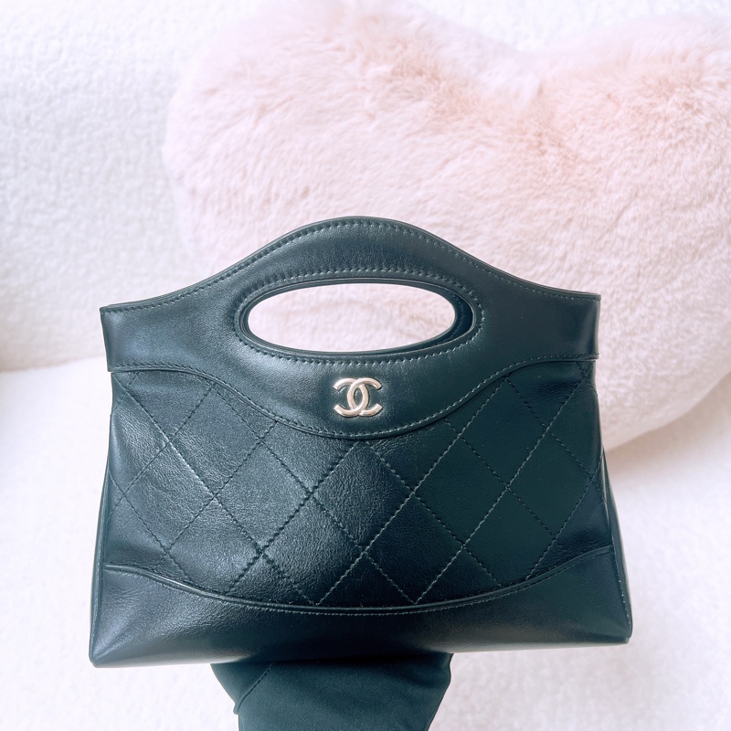 Chanel 31 nano 黑金手柄斜挎包-1