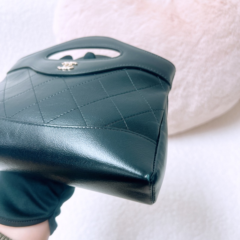 Chanel 31 nano 黑金手柄斜挎包-3