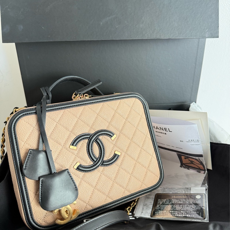 極新CHANEL奶茶色Vanity Case cc logo Filigree化妝箱24cm手提肩背包A93343-0