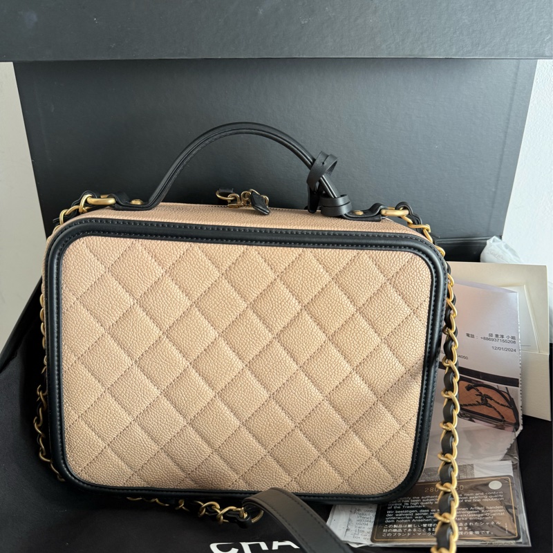 極新CHANEL奶茶色Vanity Case cc logo Filigree化妝箱24cm手提肩背包A93343-1