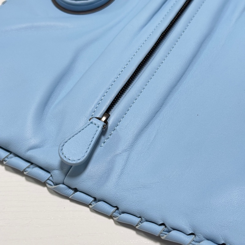 Bottega Veneta Snap 手拿包 皮革 baby藍-14