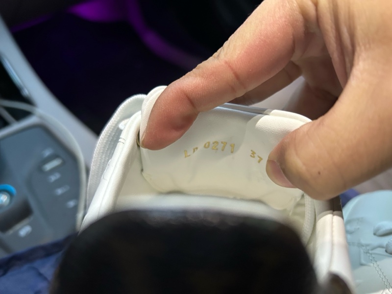 LV Timeout小白鞋，37碼，專櫃購入，99新-7