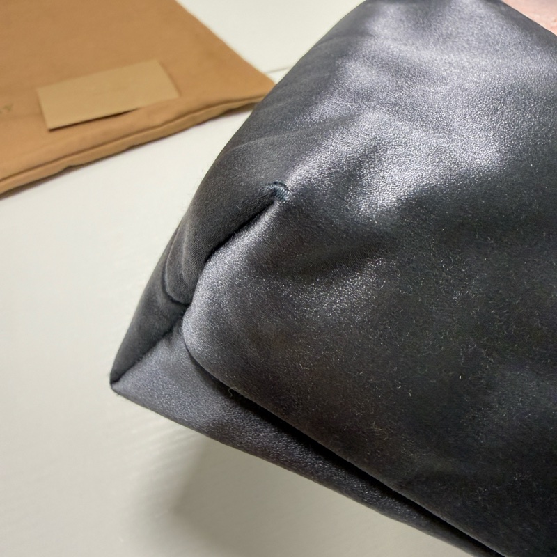 Burberry The Pin 絲質緞面 灰藍色手拿包-17