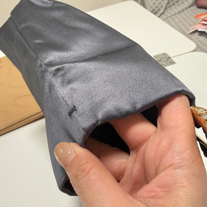 Burberry The Pin 絲質緞面 灰藍色手拿包-19