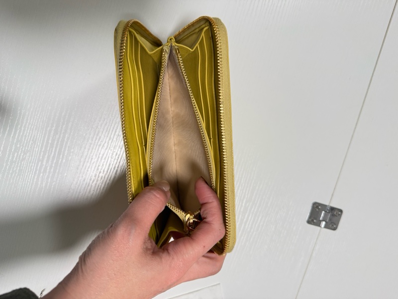 PRADA 普拉達 小雞黃 漆皮長夾-12