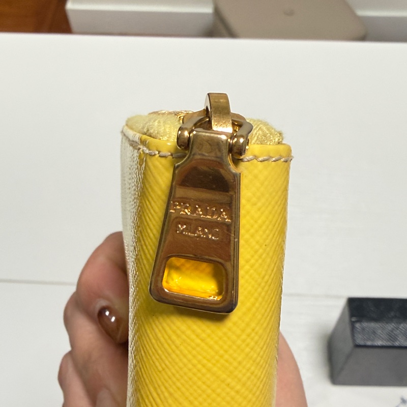 PRADA 普拉達 小雞黃 漆皮長夾-13