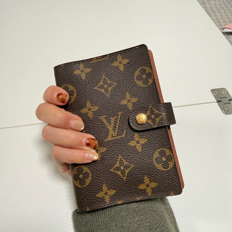 【瑕疵！甩賣】Louis Vuitton Agenda PM 經典花紋六孔筆記-0