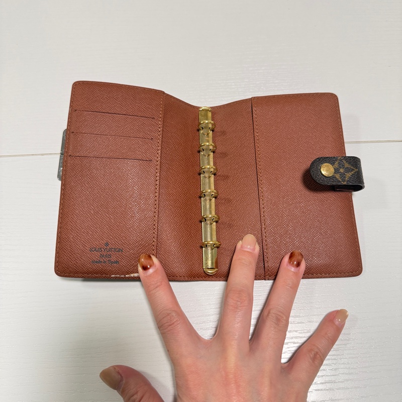 【瑕疵！甩賣】Louis Vuitton Agenda PM 經典花紋六孔筆記-3