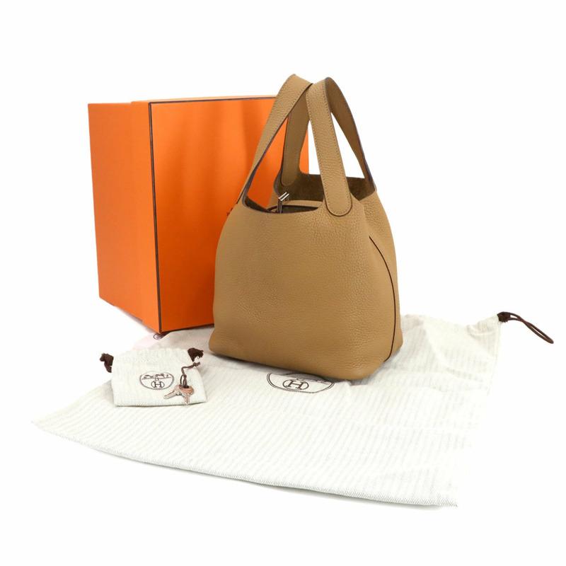 愛馬仕 Hermès Picotin Lock PM 手提包，採用 Taurillon Clemence 皮革，並飾有餅乾色 Z 字印記和銀色五金配件。-1