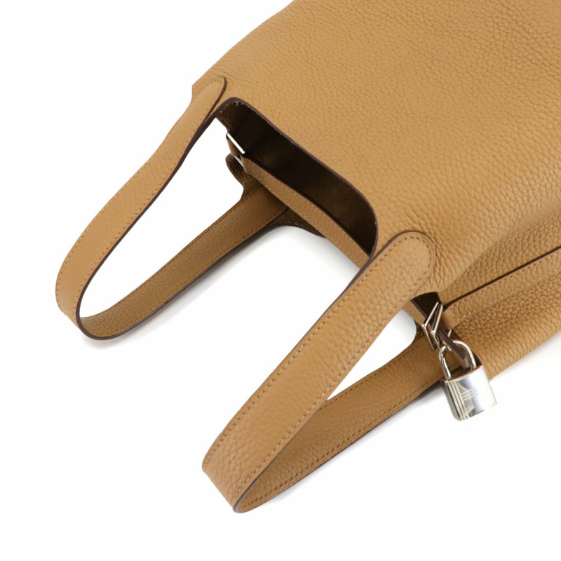 愛馬仕 Hermès Picotin Lock PM 手提包，採用 Taurillon Clemence 皮革，並飾有餅乾色 Z 字印記和銀色五金配件。-5