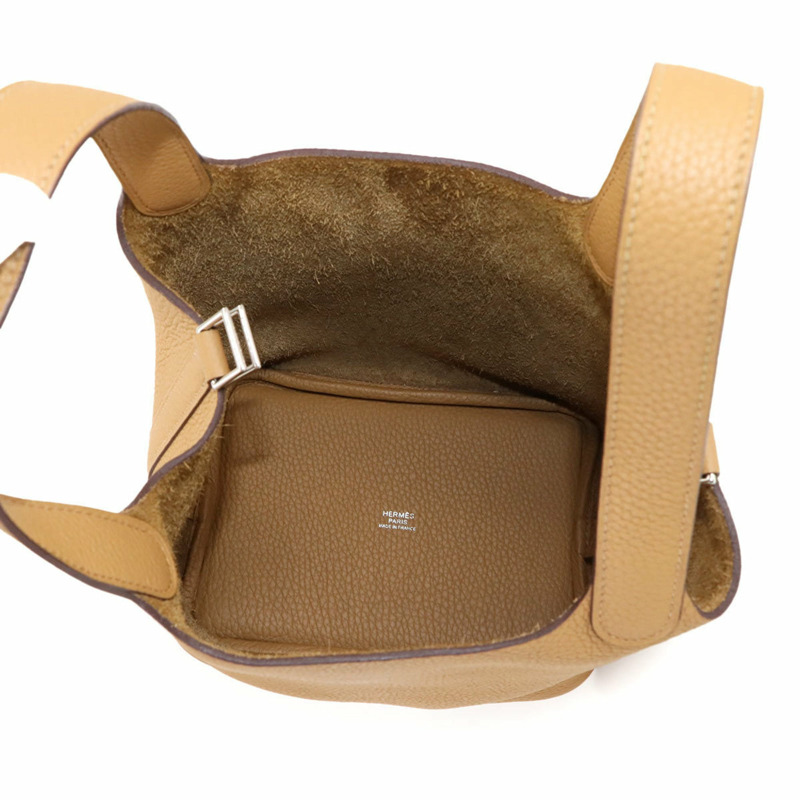 愛馬仕 Hermès Picotin Lock PM 手提包，採用 Taurillon Clemence 皮革，並飾有餅乾色 Z 字印記和銀色五金配件。-6