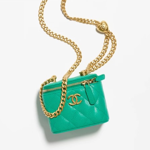 ✨Chanel 23P小牛皮愛心球 小盒子包 晶片款99新💚