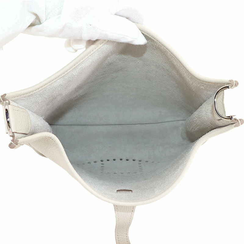 愛馬仕 (Hermes) Evelyne 3 PM 肩背包，採用 Taurillon Clemence 皮革，飾有 Beton A 印記和銀色五金配件。-6