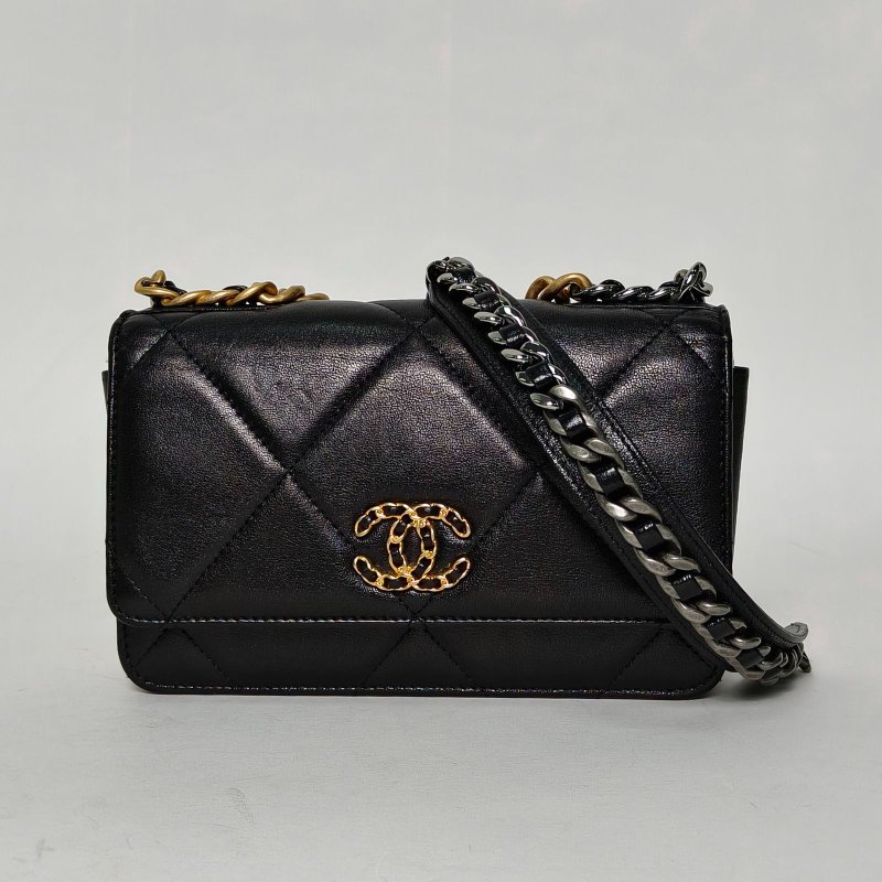 CHANEL 19BAG吸扣WOC19黑色羊皮29開金銀扣肩背包-0