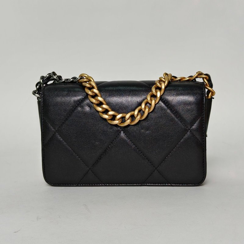 CHANEL 19BAG吸扣WOC19黑色羊皮29開金銀扣肩背包-2