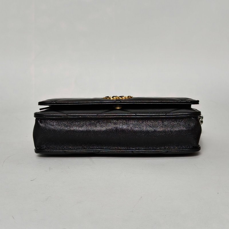 CHANEL 19BAG吸扣WOC19黑色羊皮29開金銀扣肩背包-4