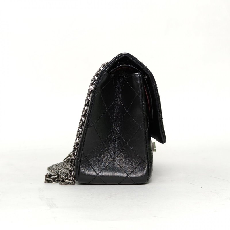 CHANEL 2.55口蓋包小號24黑色牛皮28開銀扣肩背包-1