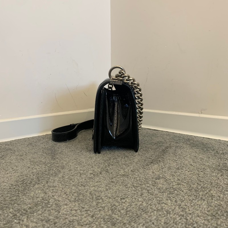 Chanel  黑銀 leboy 中號 黑色漆皮菱格紋銀扣鏈條包-1