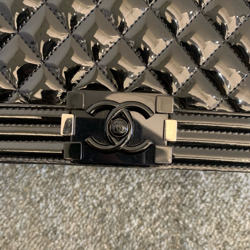 Chanel  黑銀 leboy 中號 黑色漆皮菱格紋銀扣鏈條包-15