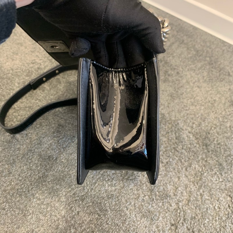 Chanel  黑銀 leboy 中號 黑色漆皮菱格紋銀扣鏈條包-18