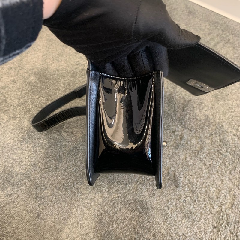 Chanel  黑銀 leboy 中號 黑色漆皮菱格紋銀扣鏈條包-19
