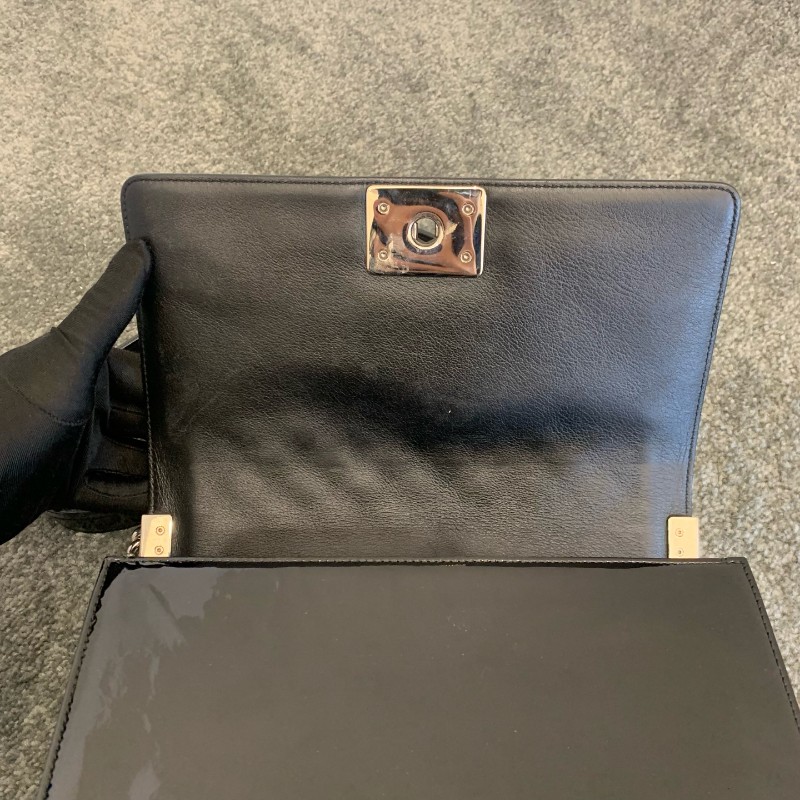 Chanel  黑銀 leboy 中號 黑色漆皮菱格紋銀扣鏈條包-21