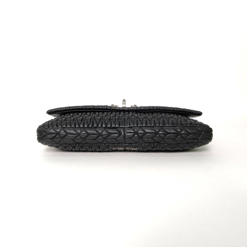 MIU MIU 黑色羊皮銀扣Crystal褶皺寶石鏈條包34肩背包-4