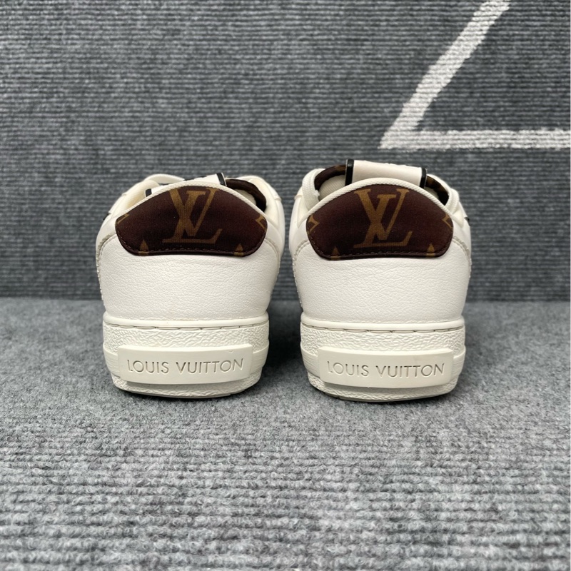 98新 LV 白灰色皮面查理板鞋39碼372541-2