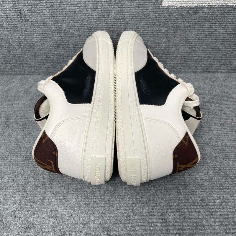 98新 LV 白灰色皮面查理板鞋39碼372541-6