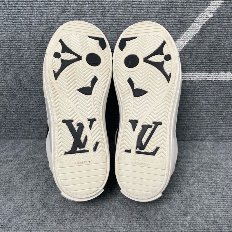 98新 LV 白灰色皮面查理板鞋39碼372541-7