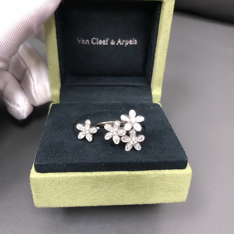 Vca梵克雅寶socrate 白金滿鑽花朵指間戒50號 2024購入-0
