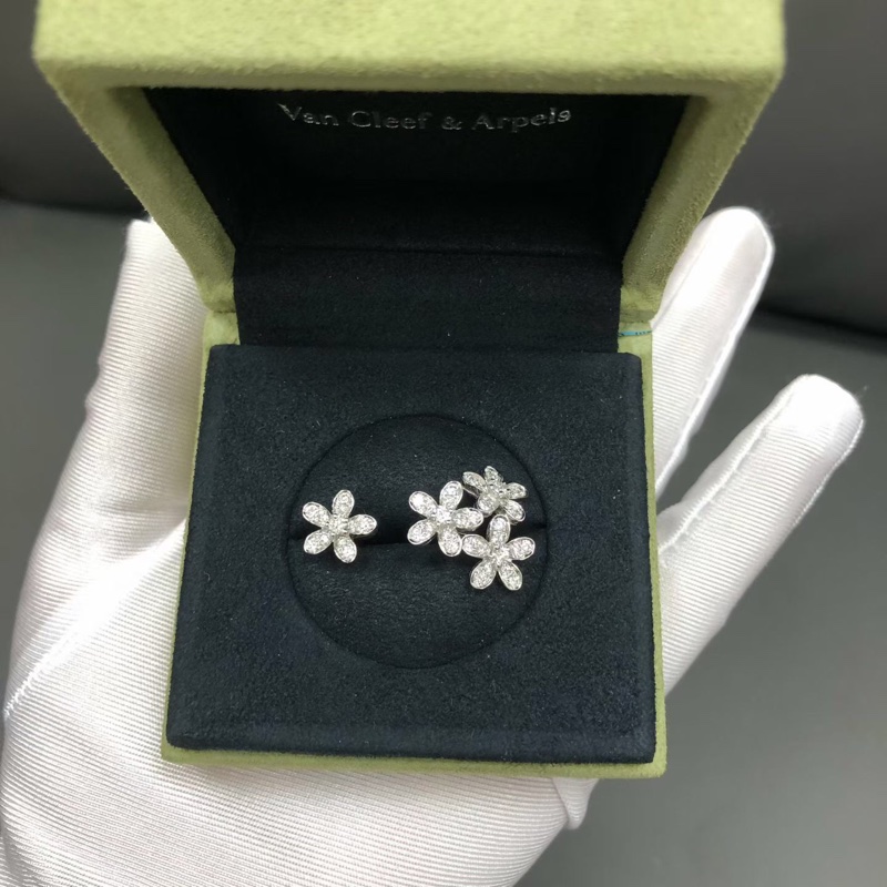 Vca梵克雅寶socrate 白金滿鑽花朵指間戒50號 2024購入-2