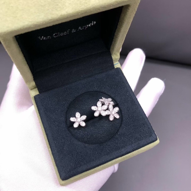 Vca梵克雅寶socrate 白金滿鑽花朵指間戒50號 2024購入-3