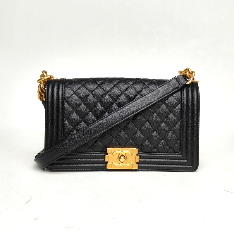 CHANEL Leboy中號25黑色荔枝牛皮晶片開金扣菱格紋肩背包-0