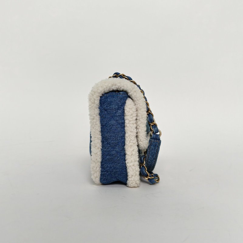 CHANEL 季節款牛仔羊羔毛CF秀款拼色牛仔28開金扣肩背包-1