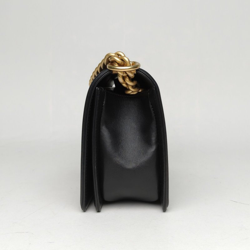 CHANEL Leboy中號25黑色牛皮30開金扣肩背包-1