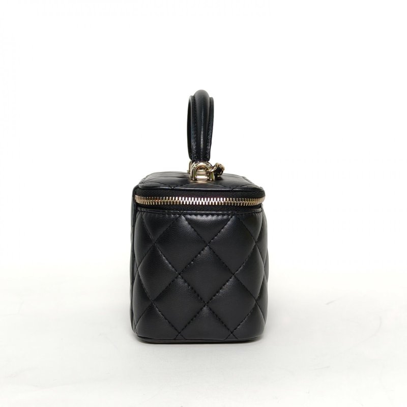 CHANEL 21K手提長盒子化妝包帶鏡子16黑色羊皮鐳射標金扣皮手柄肩背包-3