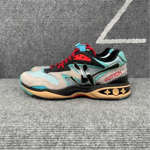 97新LV 灰藍色麂皮運動鞋40.5碼241536