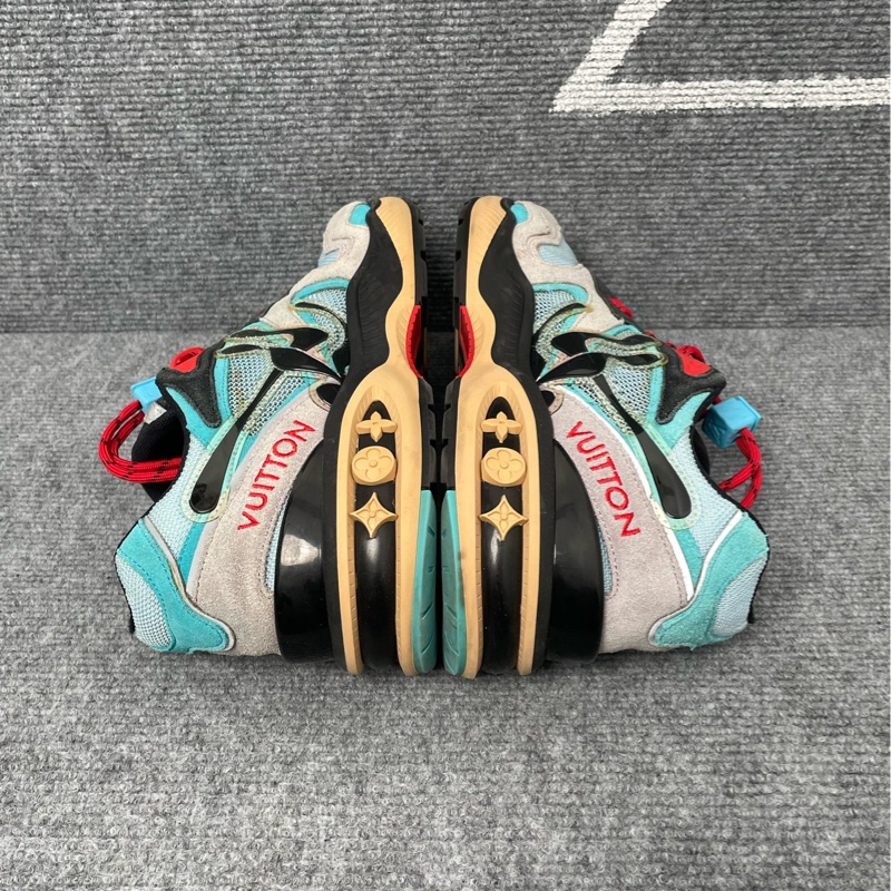 97新LV 灰藍色麂皮運動鞋40.5碼241536-5