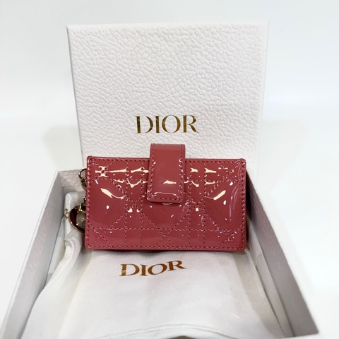 Dior蓍草粉漆皮卡包