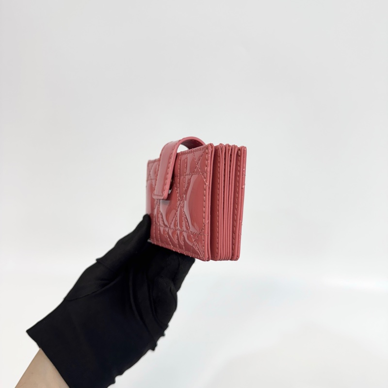 Dior蓍草粉漆皮五卡風琴式卡包 s0074o-3