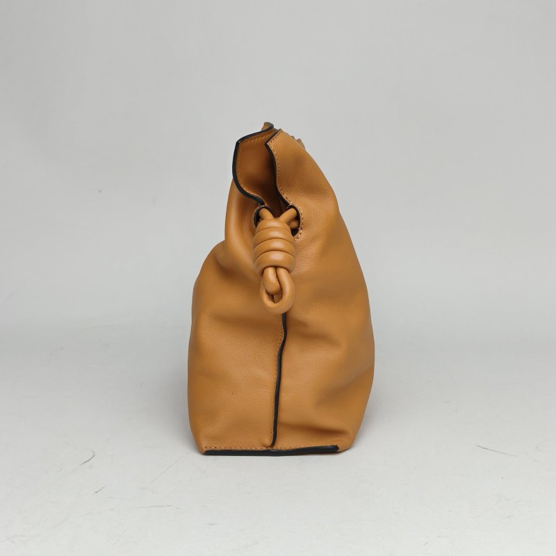 LOEWE FlamencoClutch扭結抽繩福袋包新款小號30棕色牛皮肩背包-3