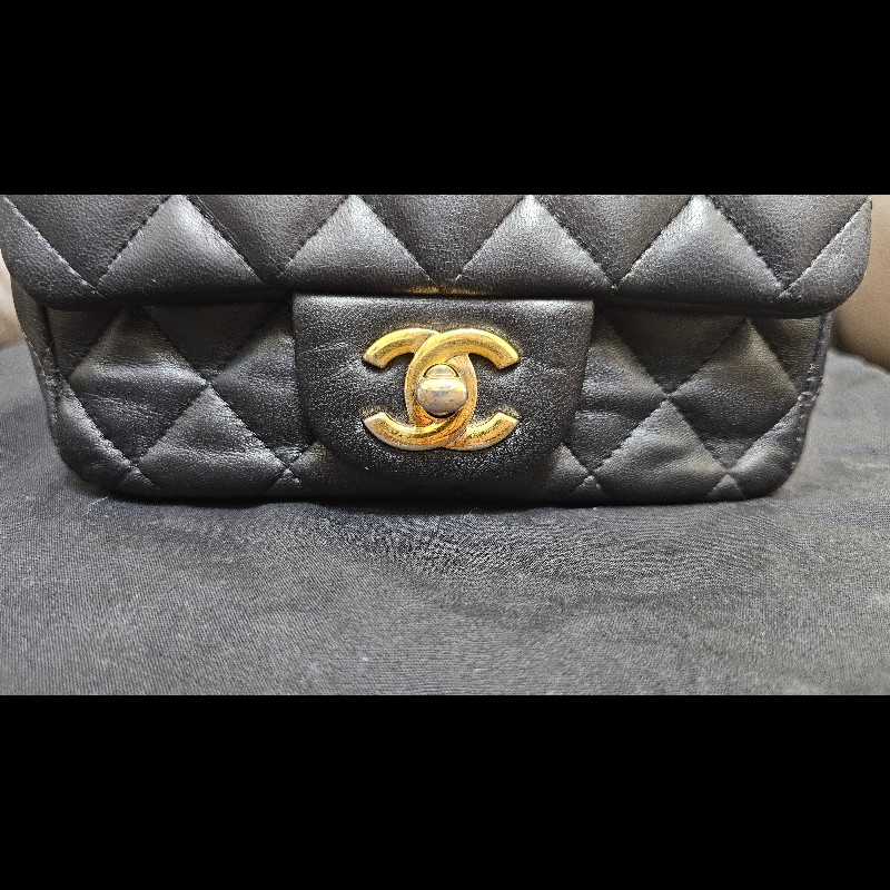 CHANEL 方胖子 mini coco 17  (黑金羊皮，保卡29開)-20